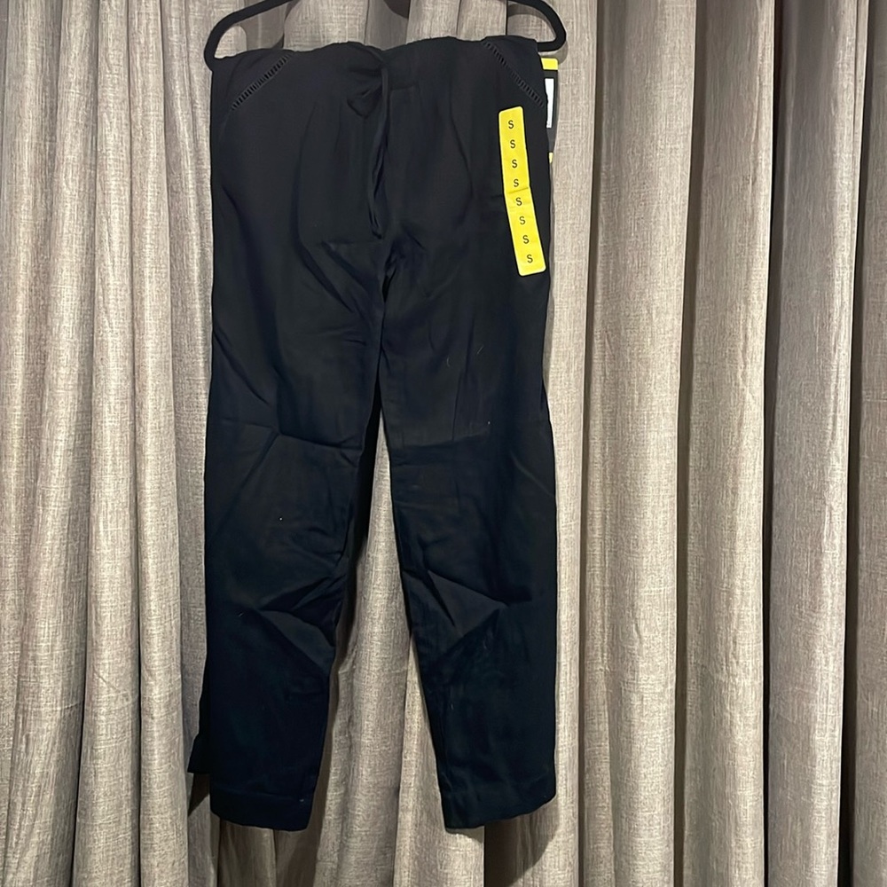 Gorgeous lightweight pant 55%linen 45%rayon black elastic waist with pockets